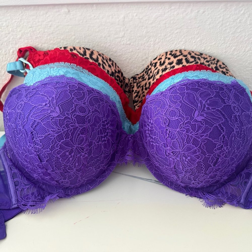 (4) Brand new Victoria's Secret Very Sexy Push Up Bras- 36D